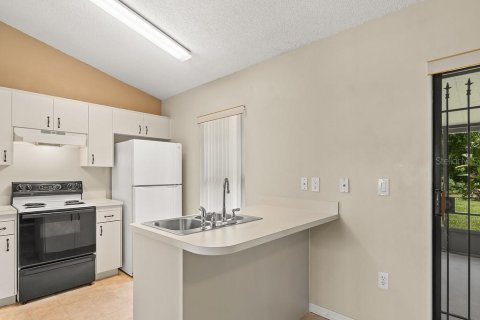 House in Palm Bay, Florida 3 bedrooms, 99.96 sq.m. № 1879820 - photo 14