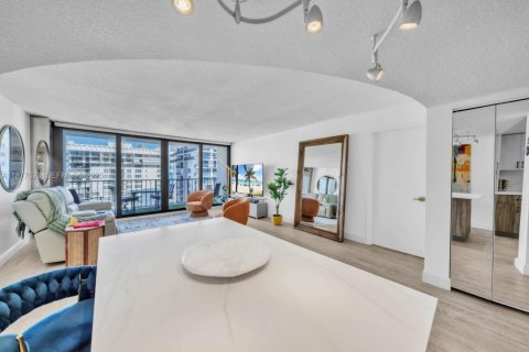 Condominio en Hollywood, Florida, 2 dormitorios  № 2053148
