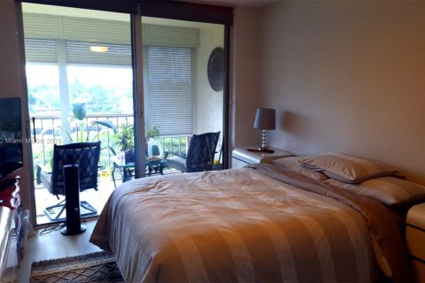 Condo in Hallandale Beach, Florida, 2 bedrooms  № 1968393 - photo 11