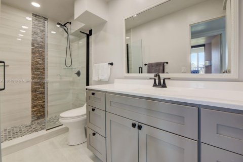 Condo in Hallandale Beach, Florida, 2 bedrooms  № 1968393 - photo 22