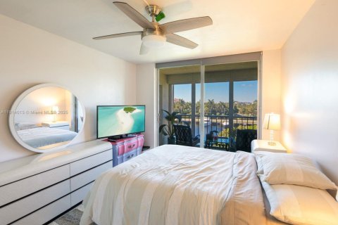 Condo in Hallandale Beach, Florida, 2 bedrooms  № 1968393 - photo 21