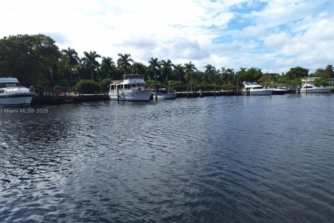 Condo in Hallandale Beach, Florida, 2 bedrooms  № 1968393 - photo 4