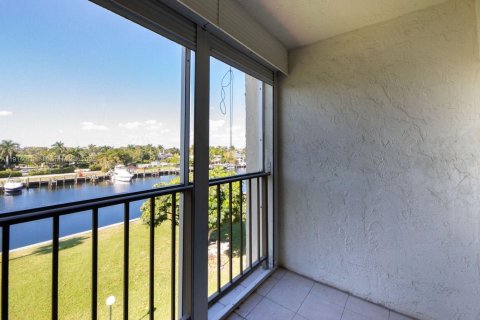 Condo in Hallandale Beach, Florida, 2 bedrooms  № 1968393 - photo 17