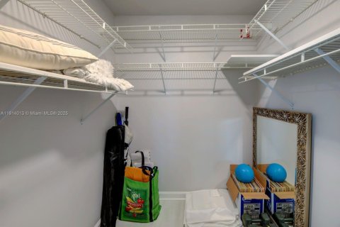 Condo in Hallandale Beach, Florida, 2 bedrooms  № 1968393 - photo 20