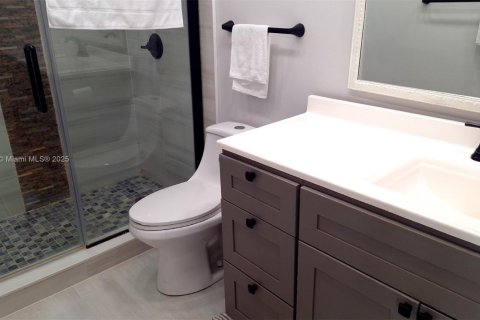 Condo in Hallandale Beach, Florida, 2 bedrooms  № 1968393 - photo 14