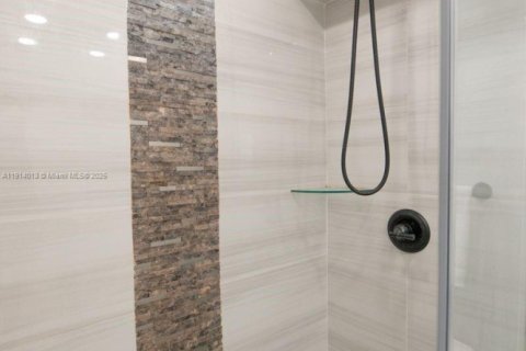 Condo in Hallandale Beach, Florida, 2 bedrooms  № 1968393 - photo 23