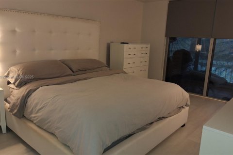 Condo in Hallandale Beach, Florida, 2 bedrooms  № 1968393 - photo 12