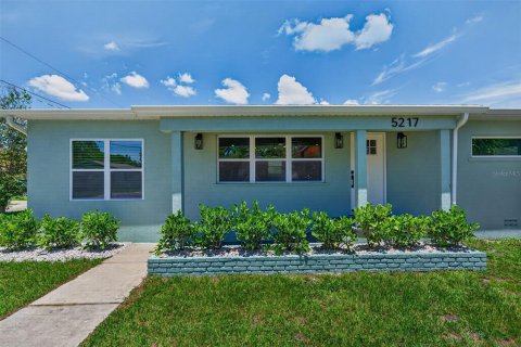 House in Gulfport, Florida 4 bedrooms, 182.37 sq.m. № 2287015 - photo 7
