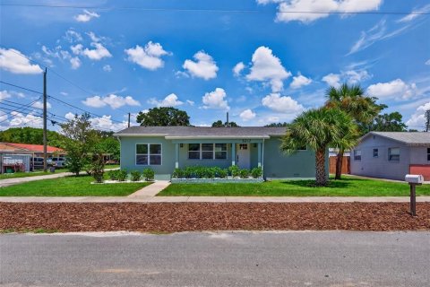 House in Gulfport, Florida 4 bedrooms, 182.37 sq.m. № 2287015 - photo 3