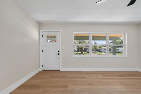 House in Gulfport, Florida 4 bedrooms, 182.37 sq.m. № 2287015 - photo 13