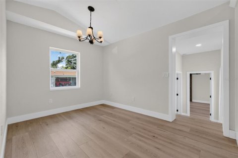 House in Gulfport, Florida 4 bedrooms, 182.37 sq.m. № 2287015 - photo 30