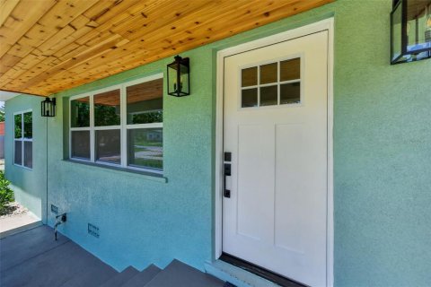 House in Gulfport, Florida 4 bedrooms, 182.37 sq.m. № 2287015 - photo 10