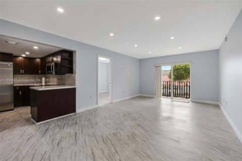 Condominio en venta en Miami, Florida, 3 dormitorios, 95.13 m2 № 1889646 - foto 2
