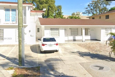 Commercial property in Miami, Florida 303.05 sq.m. № 1694555 - photo 1