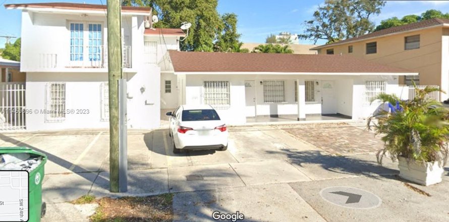 Commercial property in Miami, Florida 303.05 sq.m. № 1694555