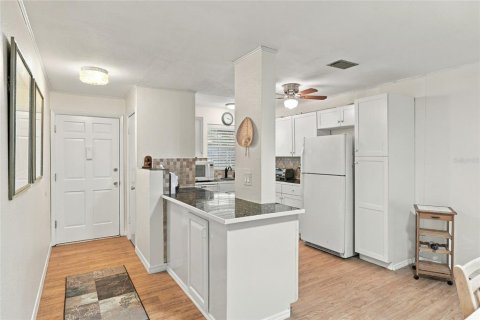 Condo in Seminole, Florida, 1 bedroom  № 2379276 - photo 5