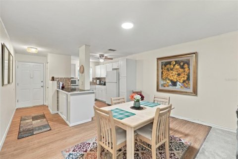 Condo in Seminole, Florida, 1 bedroom  № 2379276 - photo 9
