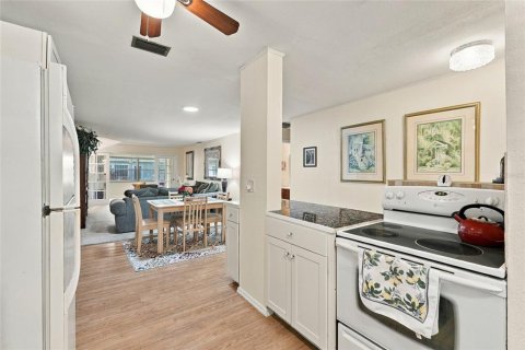 Condo in Seminole, Florida, 1 bedroom  № 2379276 - photo 7
