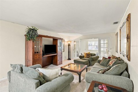 Condo in Seminole, Florida, 1 bedroom  № 2379276 - photo 12