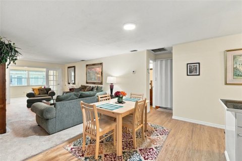 Condo in Seminole, Florida, 1 bedroom  № 2379276 - photo 8