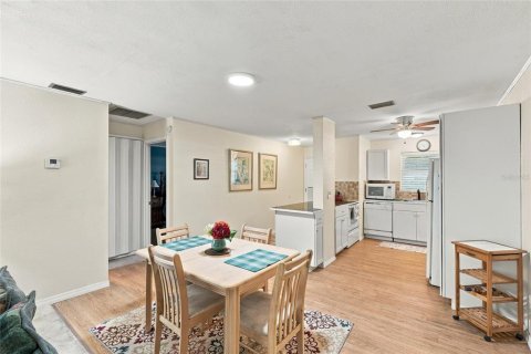 Condo in Seminole, Florida, 1 bedroom  № 2379276 - photo 10