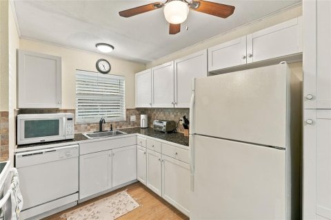 Condo in Seminole, Florida, 1 bedroom  № 2379276 - photo 11