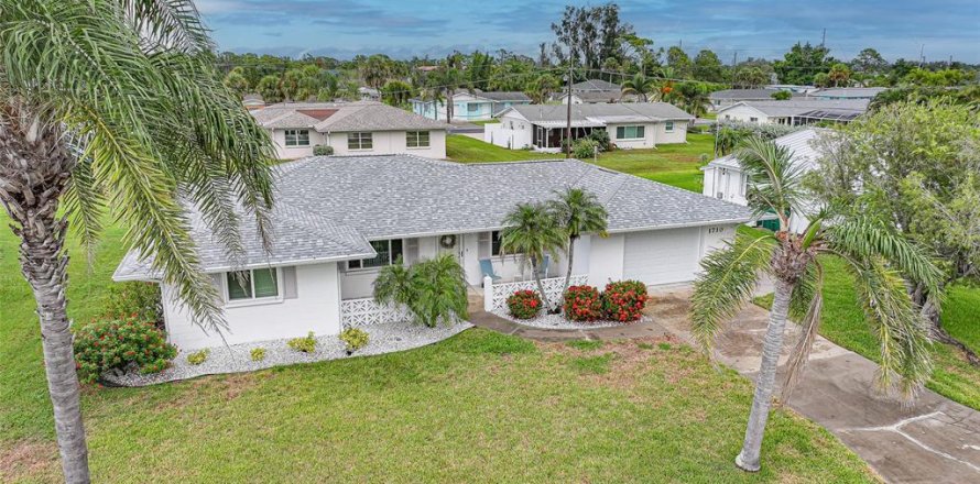 Villa ou maison à Englewood, Floride 2 chambres, 125.23 m2 № 1908053