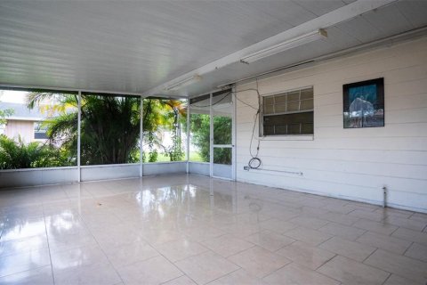 House in Tampa, Florida 3 bedrooms, 103.59 sq.m. № 1893831 - photo 13