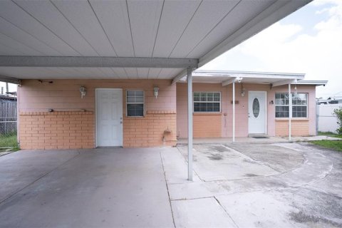 House in Tampa, Florida 3 bedrooms, 103.59 sq.m. № 1893831 - photo 30