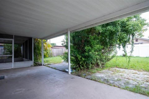 House in Tampa, Florida 3 bedrooms, 103.59 sq.m. № 1893831 - photo 15