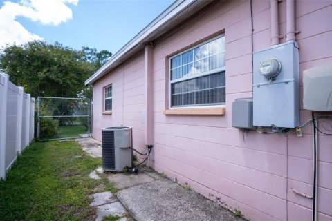 House in Tampa, Florida 3 bedrooms, 103.59 sq.m. № 1893831 - photo 21