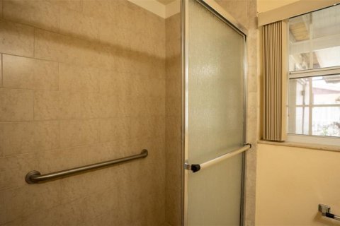 House in Tampa, Florida 3 bedrooms, 103.59 sq.m. № 1893831 - photo 8