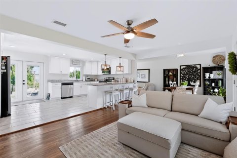 Casa en venta en Clearwater, Florida, 3 dormitorios, 116.13 m2 № 2394022 - foto 2