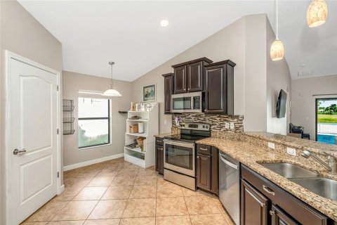 Villa ou maison à vendre à New Port Richey, Floride: 4 chambres, 177.26 m2 № 2419149 - photo 4