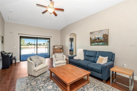 Villa ou maison à vendre à New Port Richey, Floride: 4 chambres, 177.26 m2 № 2419149 - photo 5