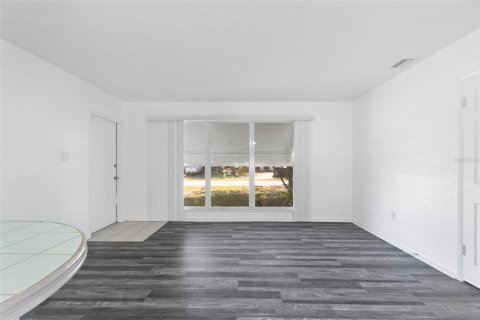 Casa en venta en Port Charlotte, Florida, 2 dormitorios, 78.04 m2 № 2145367 - foto 5
