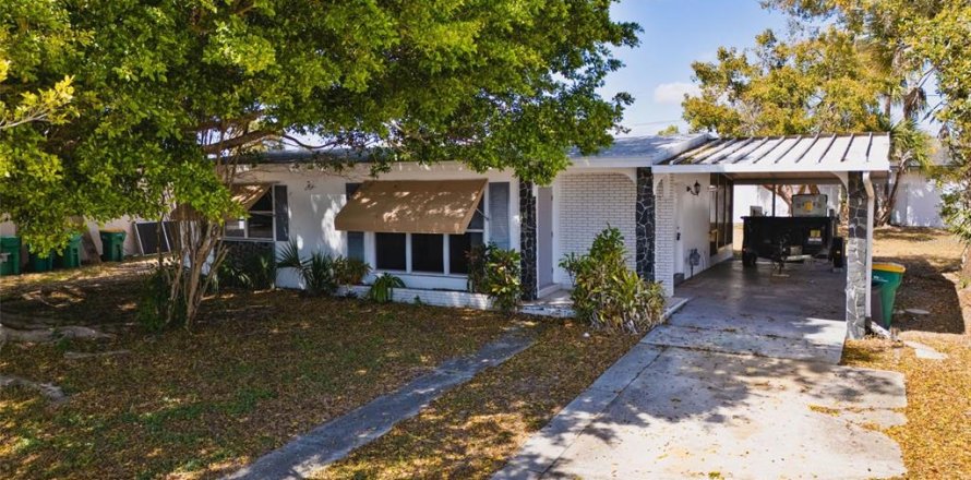 Casa en Port Charlotte, Florida 2 dormitorios, 78.04 m2 № 2145367