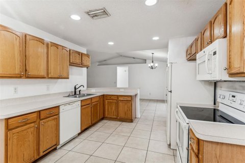 House in Inverness, Florida 3 bedrooms, 128.21 sq.m. № 2093573 - photo 12