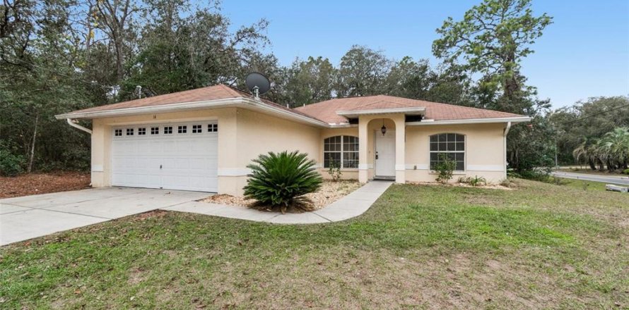 House in Inverness, Florida 3 bedrooms, 128.21 sq.m. № 2093573