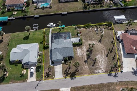 House in Port Charlotte, Florida 3 bedrooms, 144.18 sq.m. № 1724365 - photo 27
