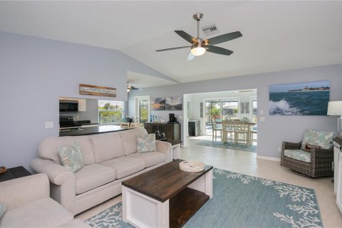 House in Port Charlotte, Florida 3 bedrooms, 144.18 sq.m. № 1724365 - photo 3