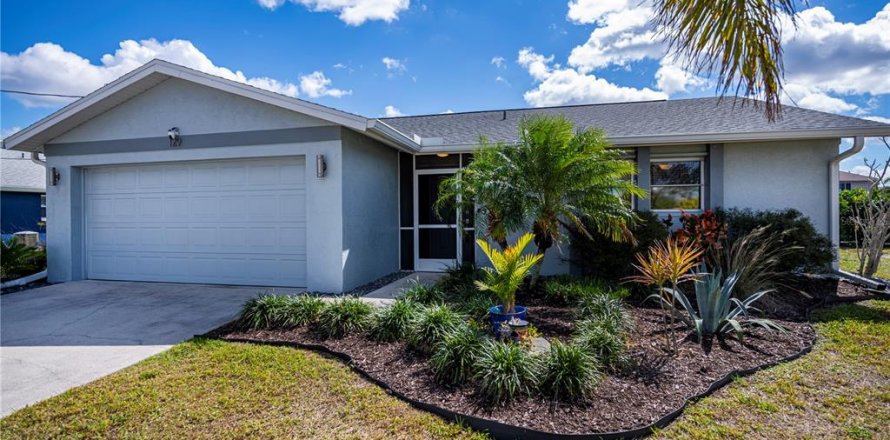 House in Port Charlotte, Florida 3 bedrooms, 144.18 sq.m. № 1724365