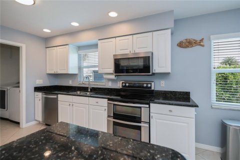 House in Port Charlotte, Florida 3 bedrooms, 144.18 sq.m. № 1724365 - photo 9