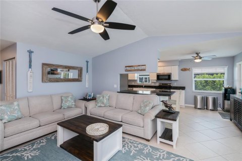 House in Port Charlotte, Florida 3 bedrooms, 144.18 sq.m. № 1724365 - photo 4