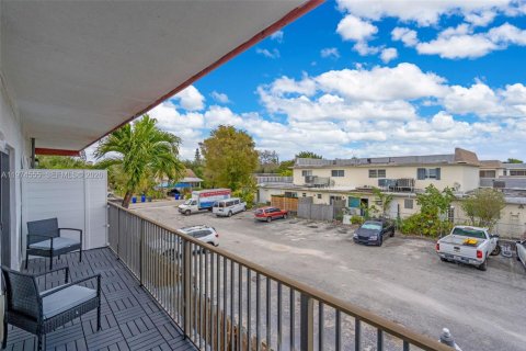 Condo in Hollywood, Florida, 1 bedroom  № 2036015 - photo 19