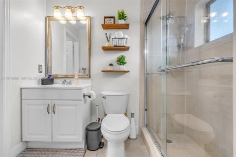 Condo in Hollywood, Florida, 1 bedroom  № 2036015 - photo 16