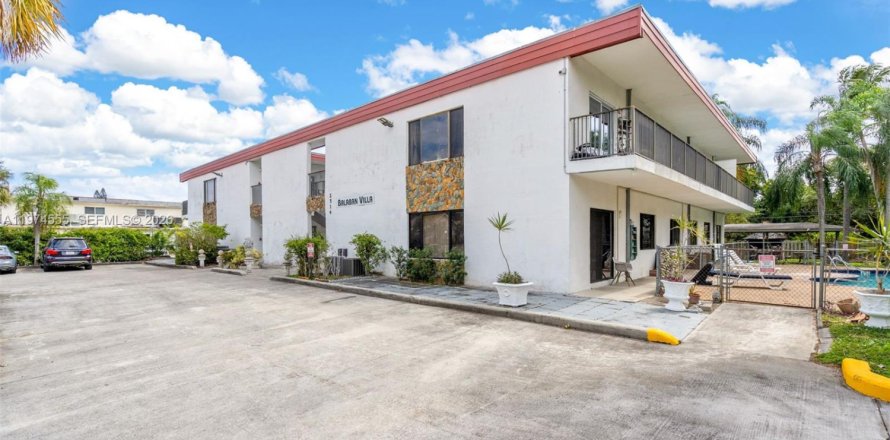 Condo in Hollywood, Florida, 1 bedroom  № 2036015