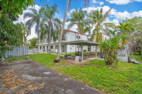 Condo in Hollywood, Florida, 1 bedroom  № 2036015 - photo 24