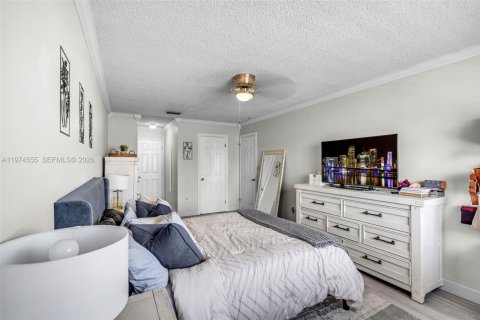Condo in Hollywood, Florida, 1 bedroom  № 2036015 - photo 13