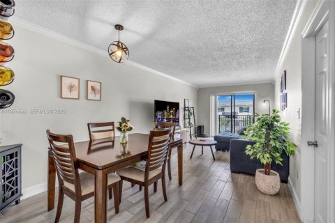 Condo in Hollywood, Florida, 1 bedroom  № 2036015 - photo 6